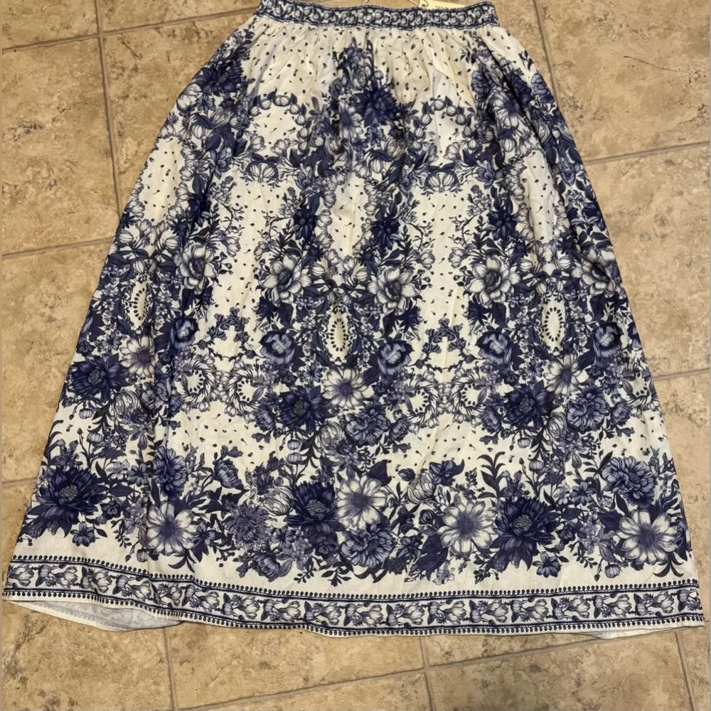 NWT Max Studio Navy and Cream Floral A-Line Skirt Size Small - Picture 5 of 8